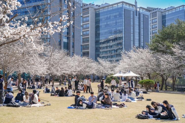 UNIST Celebrates the Arrival of Spring with Successful ‘UNI-Blossom Week’